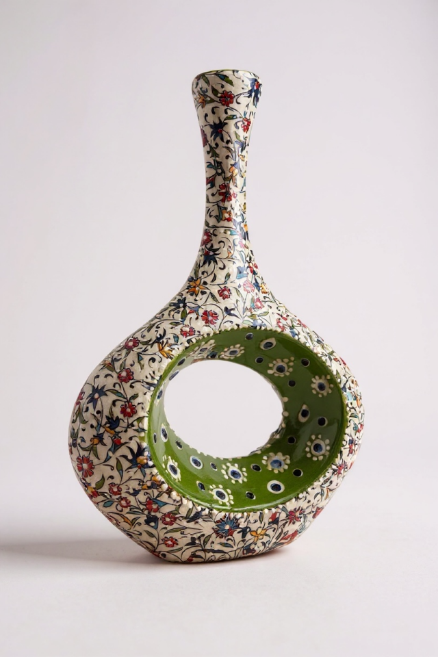 El Emeği 28Cm Açık Yeşil Beyaz İskandinav Çini Vazo - Yapıştırma ve Kabartma İşçiliği