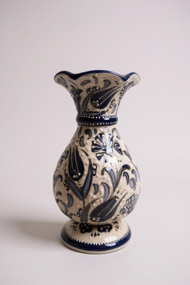 El Yapımı 20Cm Mavi Beyaz Samur İşçiliği Çini Sümbül Vazo