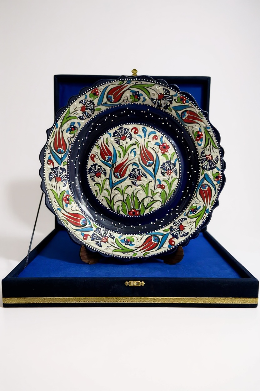 Kadife Kutulu El Yapımı Samur İşçiliği Mavi 30Cm Çini Tabak