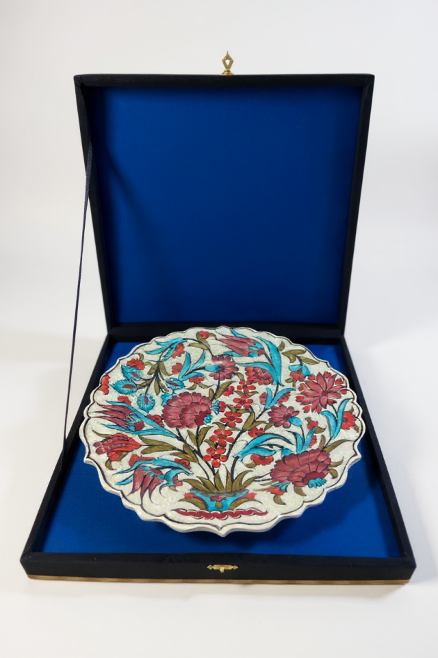 Kadife Kutulu El Yapımı 30Cm Özel Samur İşçiliği Pembe - Turkuaz Çini Tabak