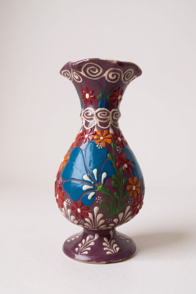 El Yapımı 20Cm Kabartma ve Dantel İşçiliği Mor Sümbül Çini Vazo