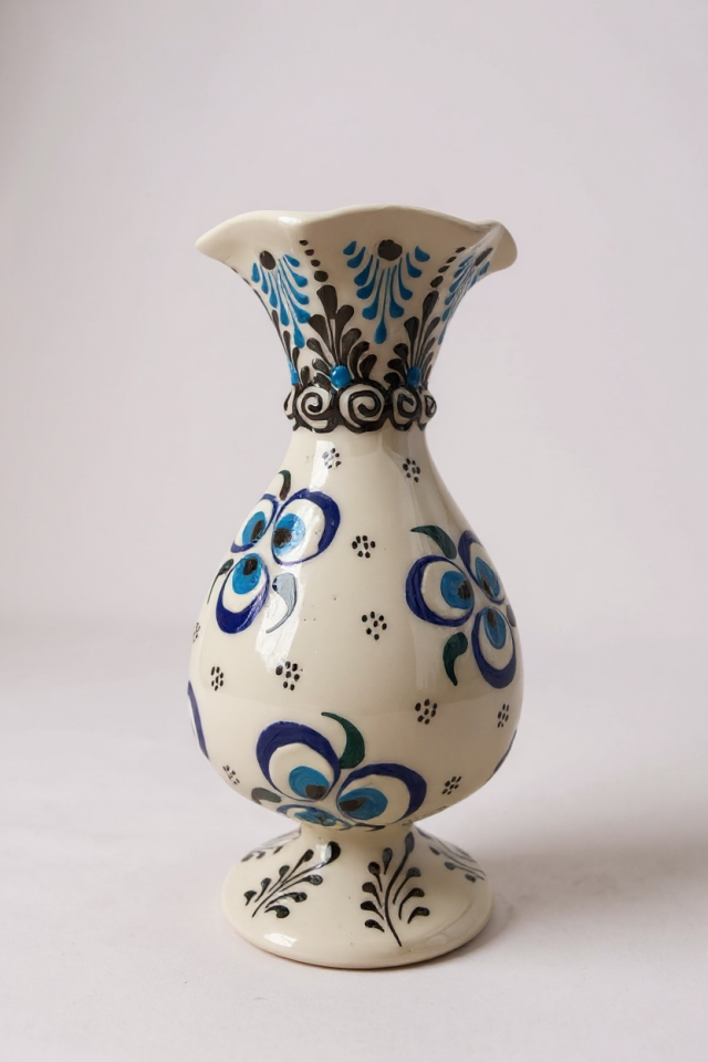 El Yapımı 20Cm Nazar Boncuğu İşçiliği Beyaz Sümbül Çini Vazo